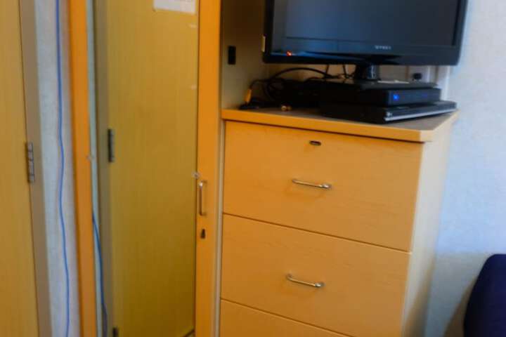 Room 12 of 33