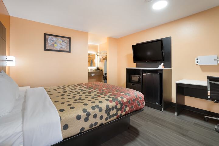 Room 3 of 16