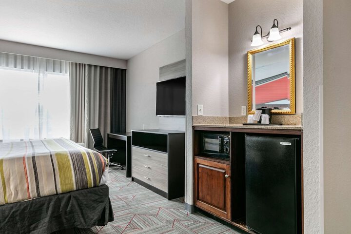 Room 22 of 38