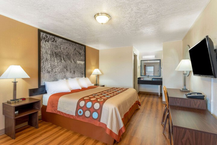 Room 18 of 31