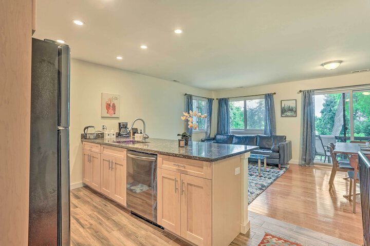 Sun-lit Vernon Condo 2 Mi to Ski Resort!