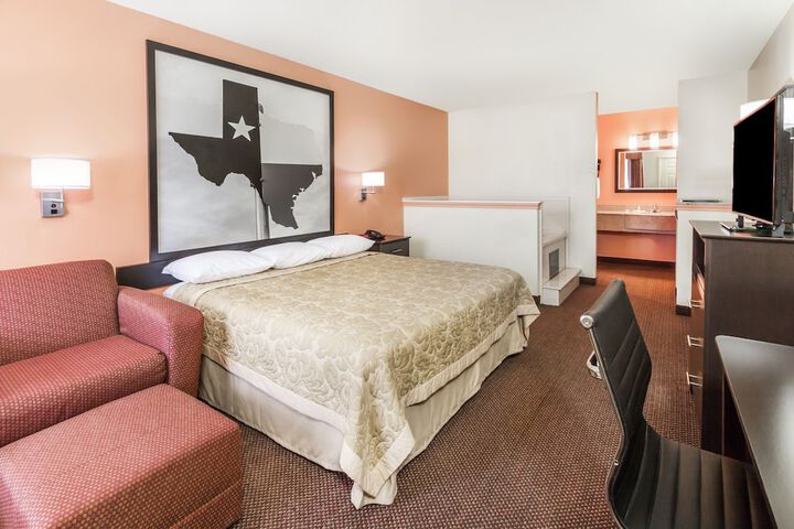 Room 10 of 14