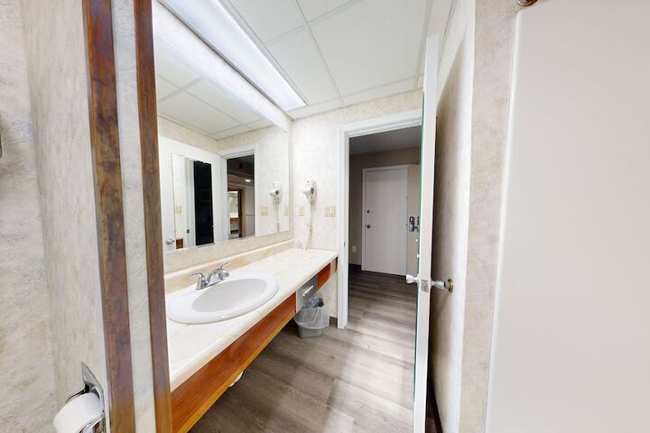 Room 15 of 22
