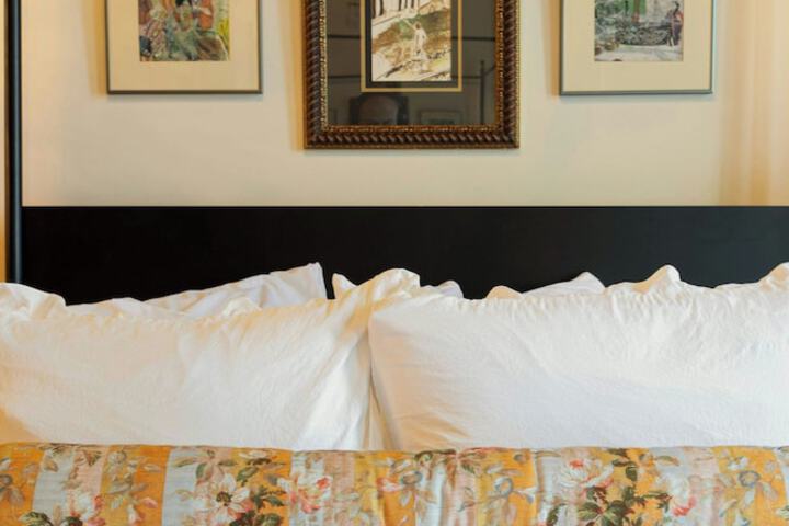 Hotel Cleo Knoxville Downtown, a Tribute Portfolio Hotel