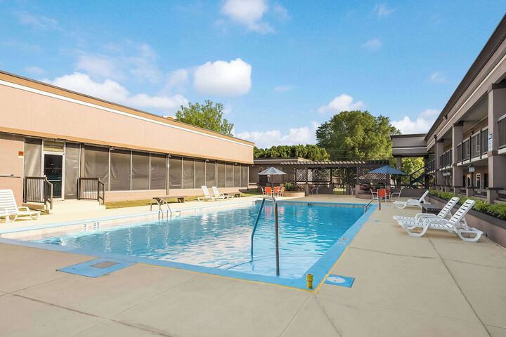Pool 14 of 65