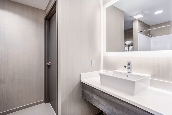 Holiday Inn Lafayette-City Centre by IHG