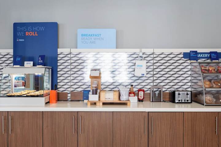 Holiday Inn Express Hotel & Suites ANDERSON NORTH by IHG