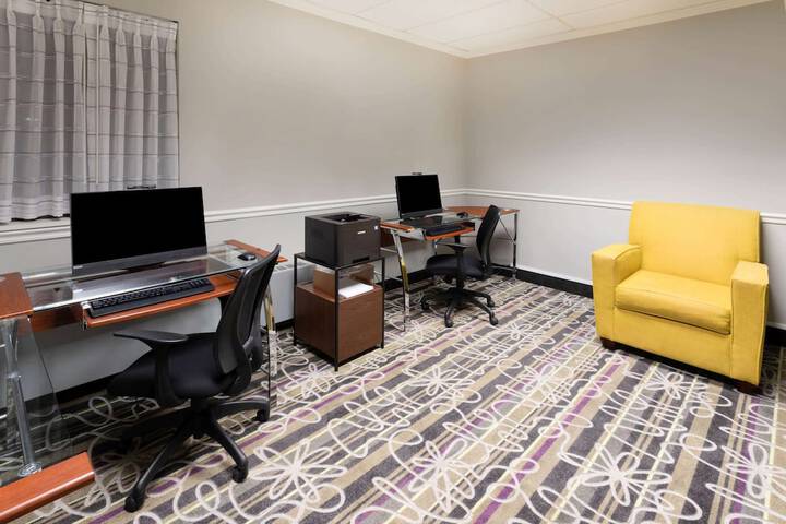 Business Center 57 of 58