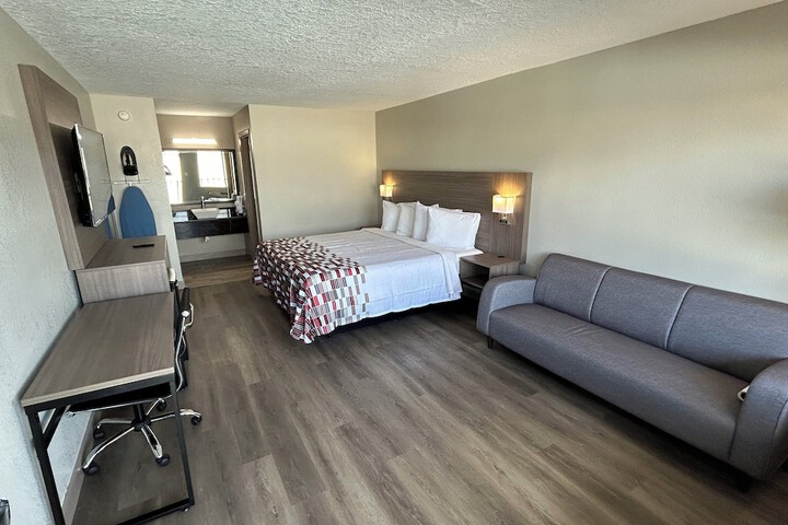Room 28 of 32