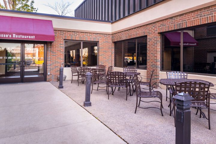 Holiday Inn Hotel & Suites Warren by IHG