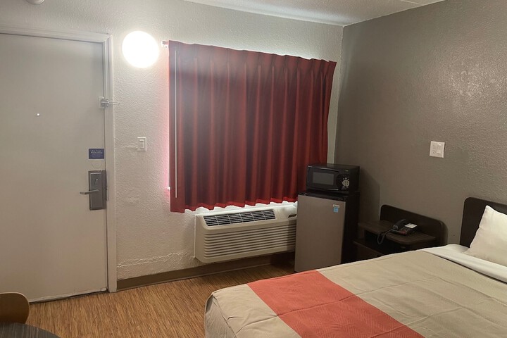 Room 24 of 25