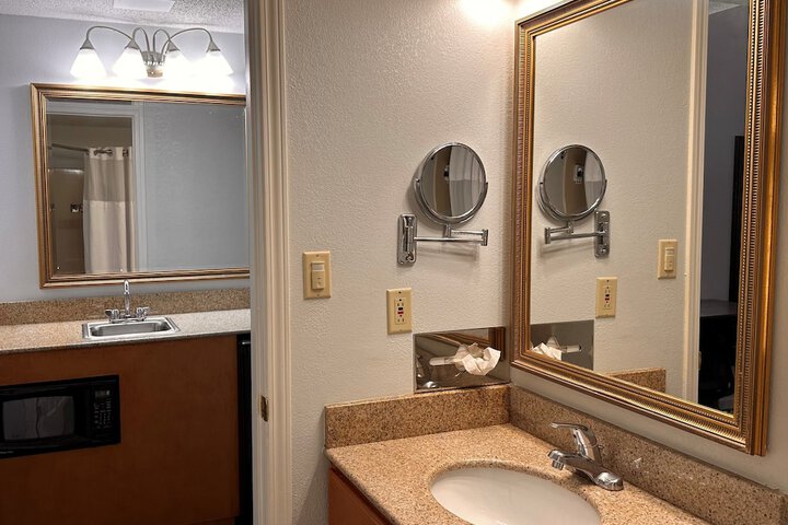 Room 27 of 35