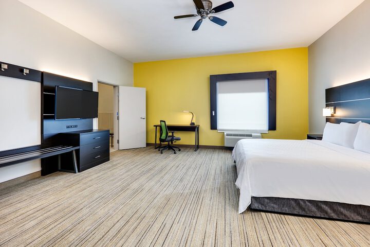 Room 27 of 48