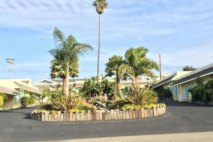 Beach Bungalow Inn and Suites