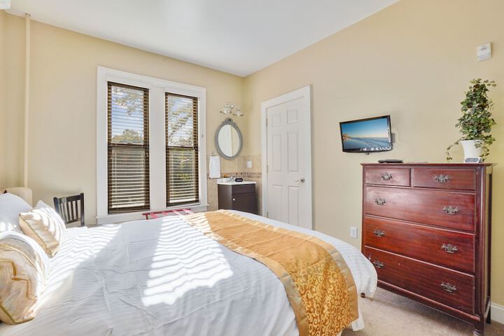 Room 33 of 43