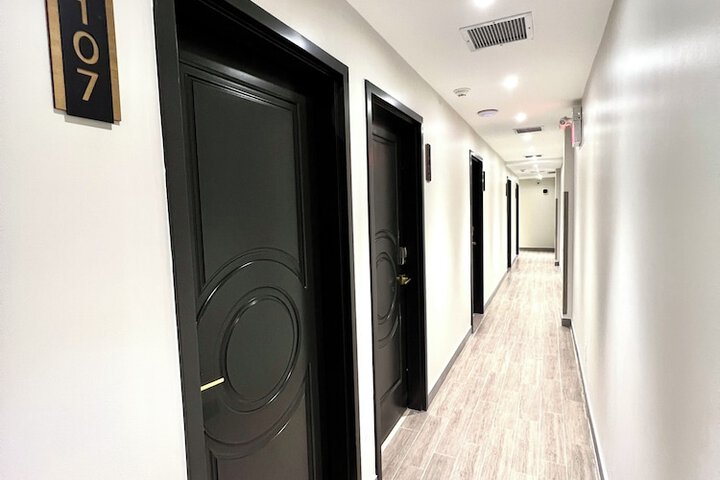 Room 6 of 28