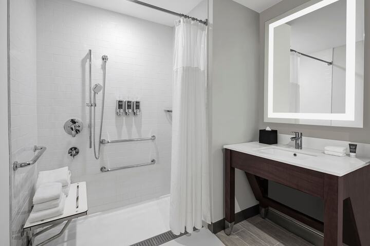 Room 12 of 27