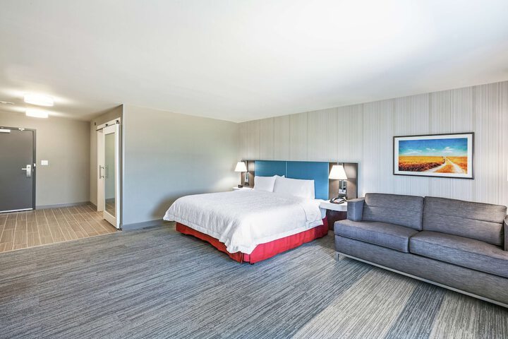 Hampton Inn Gardner Conference Center