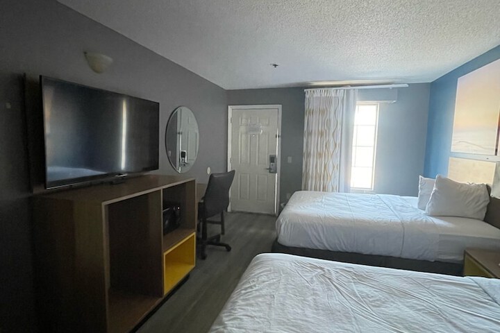 Room 13 of 19