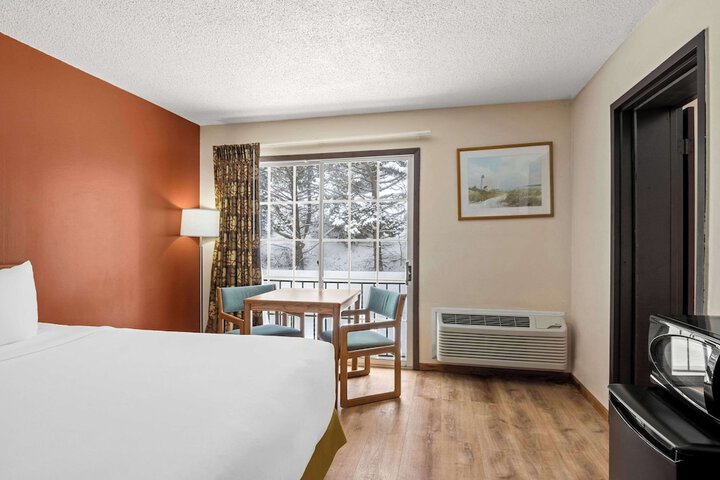 Econo Lodge Manistee