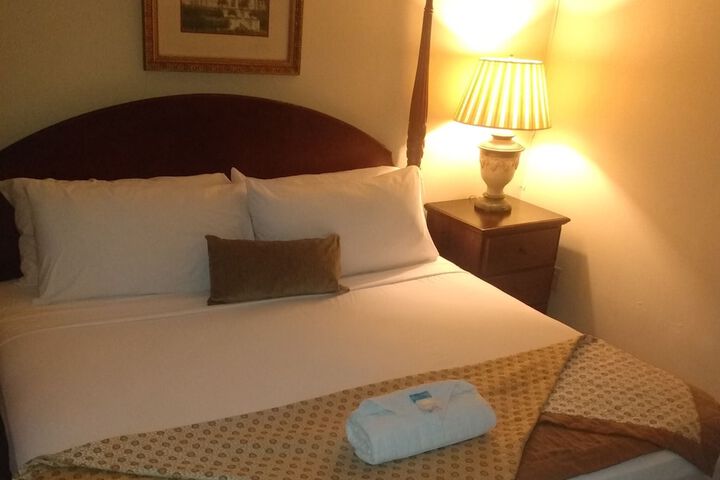 Room 12 of 25