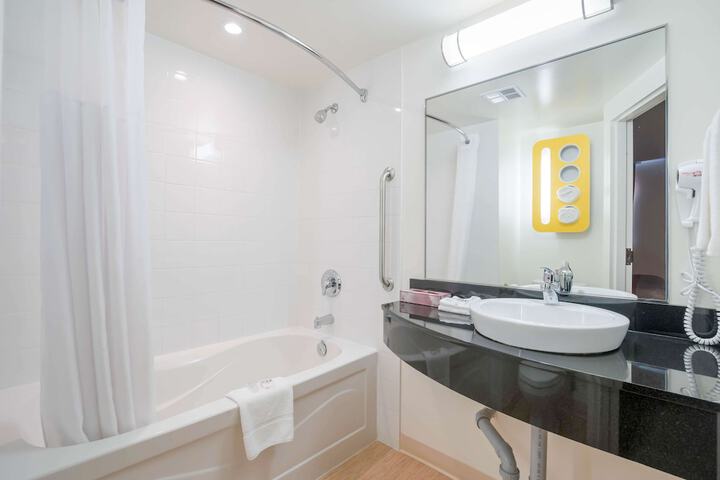 Room 42 of 75