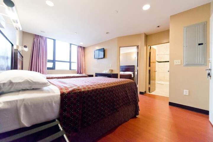 Room 9 of 40