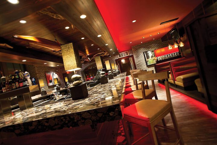 Lounge 47 of 50