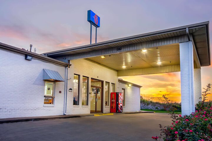 Motel 6 Grand Rivers KY