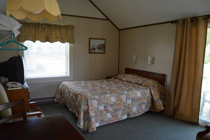 Kennebunk Gallery Motel & Cottages