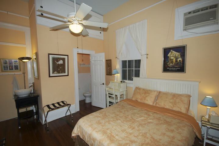 Room 12 of 35