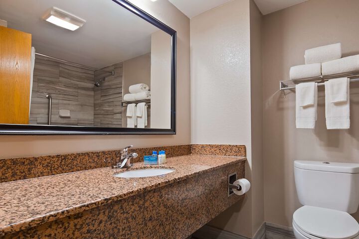 Room 8 of 28