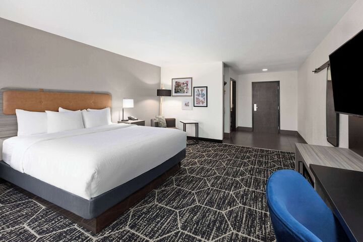 La Quinta Inn & Suites by Wyndham Meridian