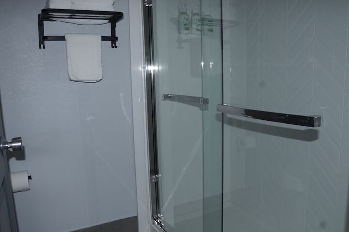 Room 8 of 9