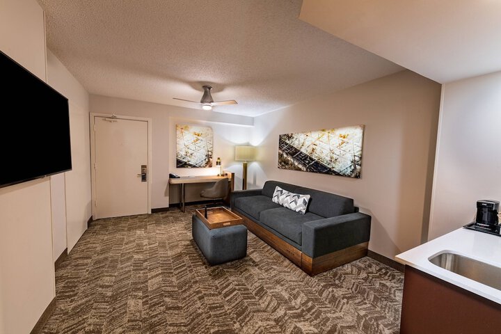 Room 9 of 24