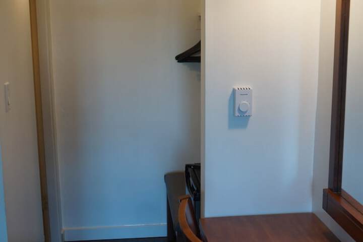 Room 37 of 40