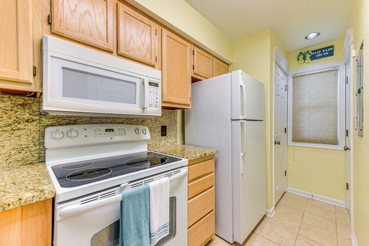 7 Mi to North Myrtle Beach: Condo w / Pool Access