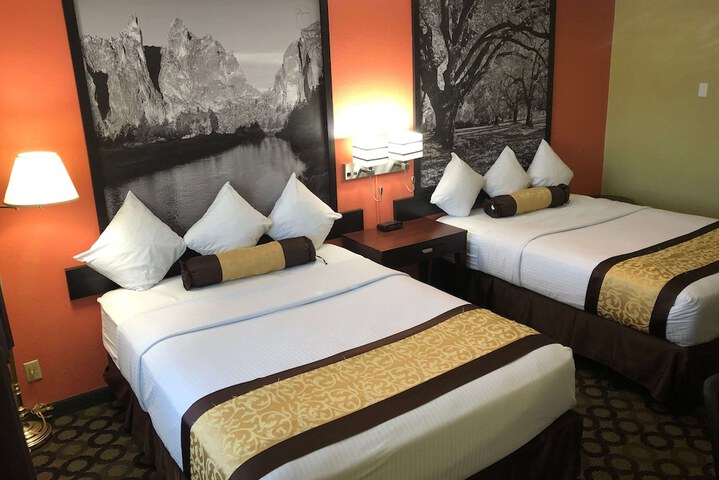 Super 8 by Wyndham Ontario
