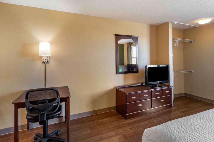 Room 11 of 30