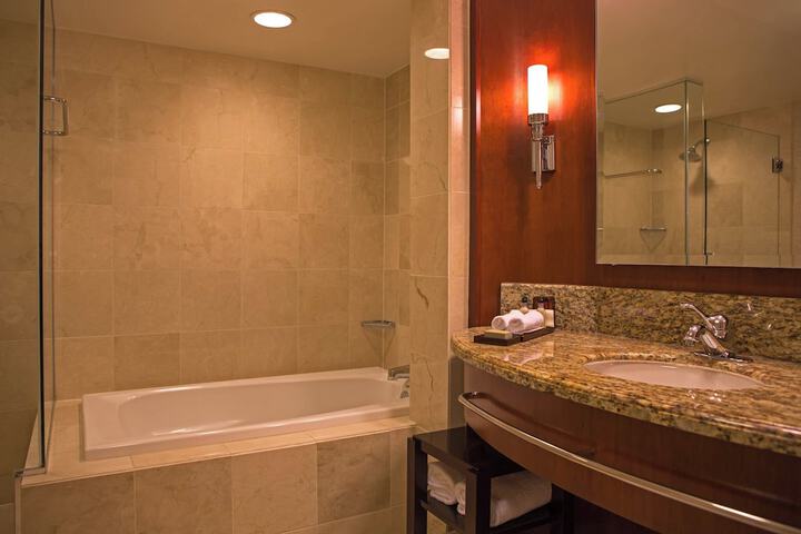Room 32 of 79