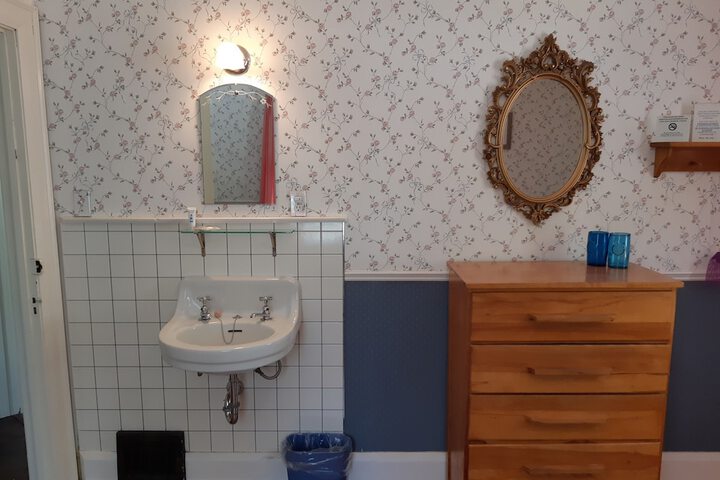 Room 153 of 215