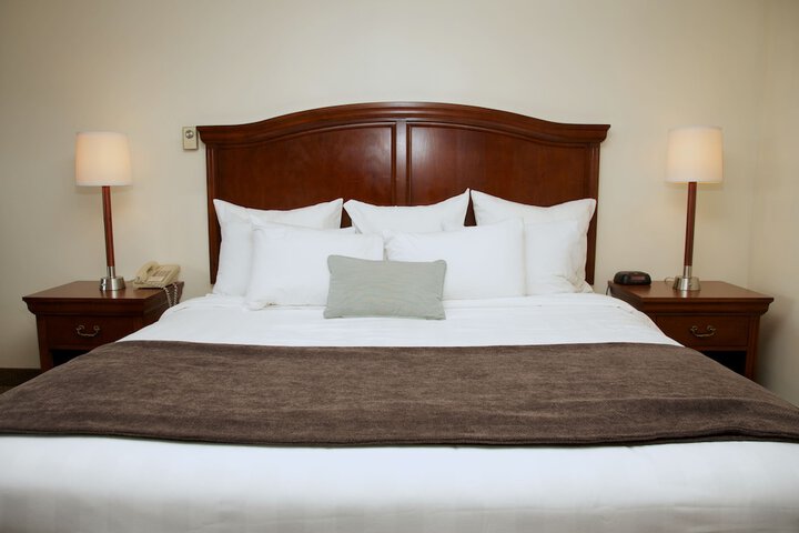 Holiday Hill Inn & Suites