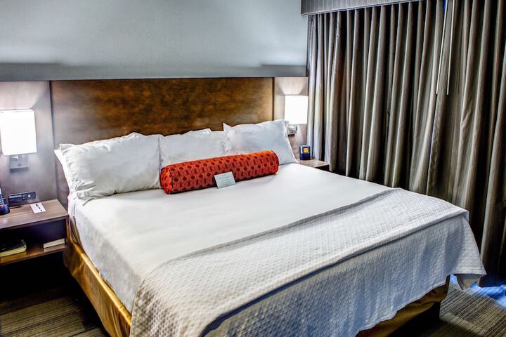 DoubleTree by Hilton West Fargo Sanford Medical Center Area