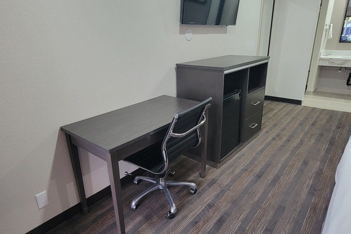 Room 8 of 18