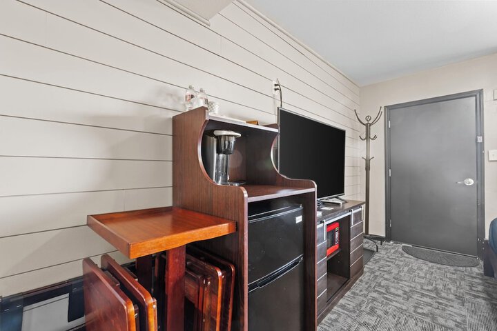 Room 14 of 28