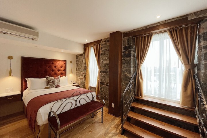 Room 28 of 124
