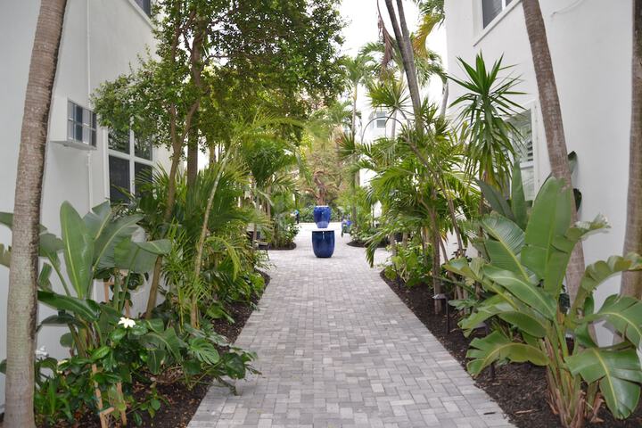 Hotel Exterior 49 of 50