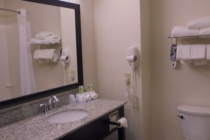Holiday Inn Express & Suites Nevada by IHG