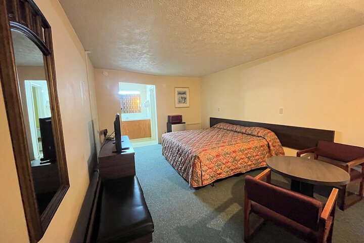 Room 9 of 10