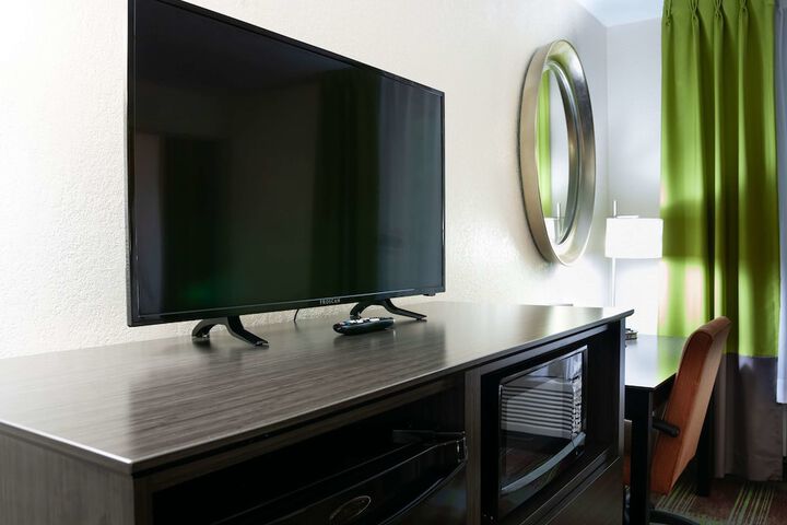 Room 10 of 25